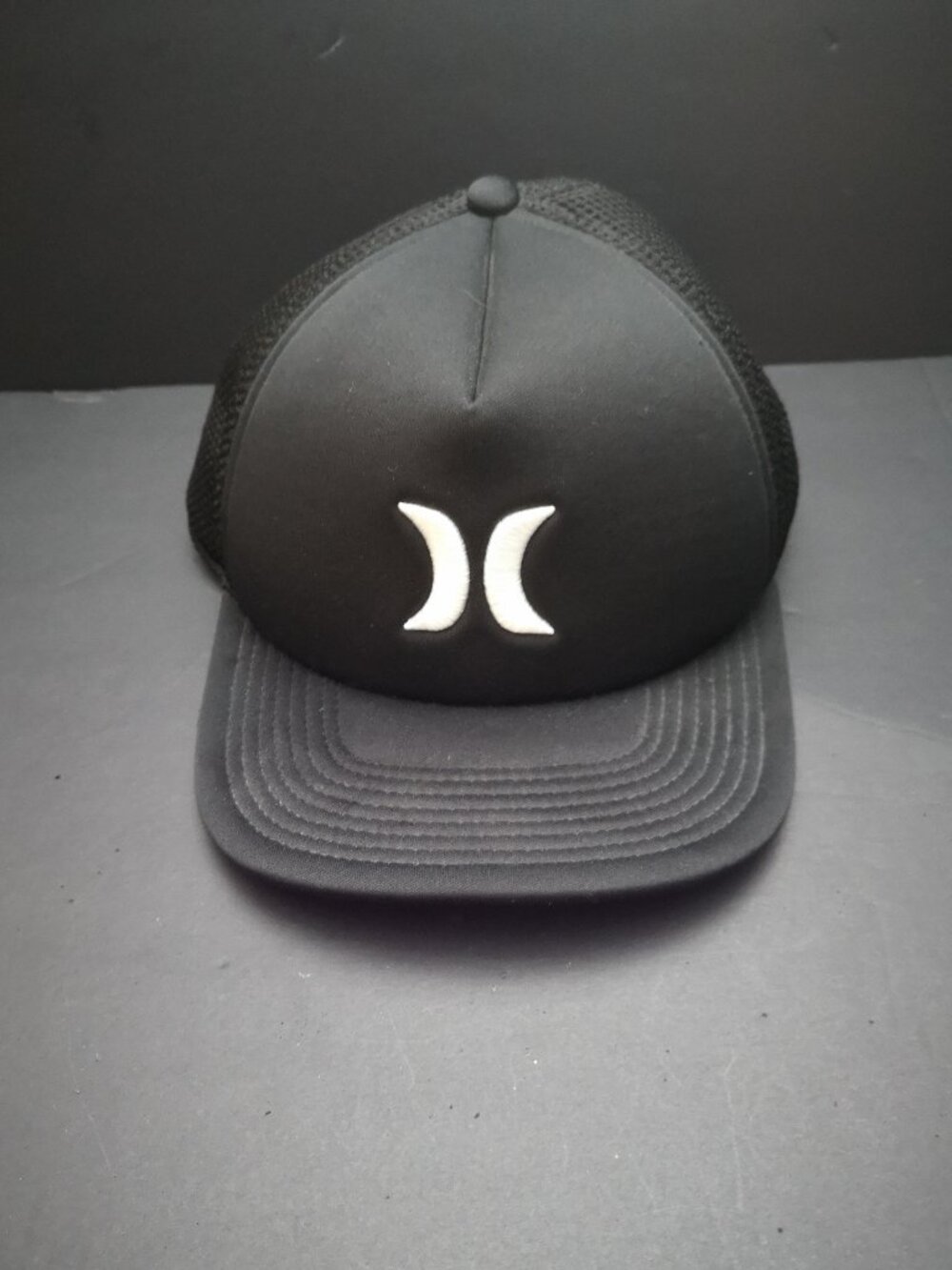 Hurley Men's Black Padded Frront & Mesh Back Adjustable Snap Back Baseball Hat